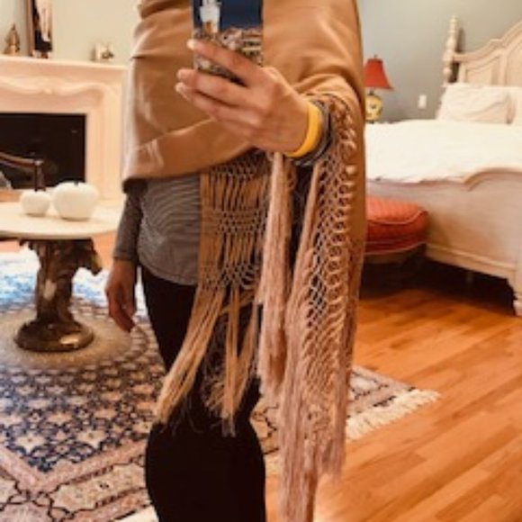 NWOT Fringed Evening Wrap Shawl - Picture 4 of 8
